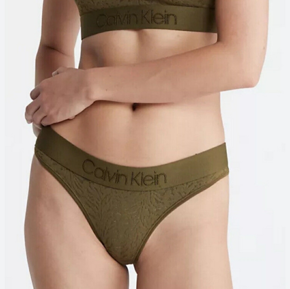 Calvin Klein Women's Intrinsic Thong